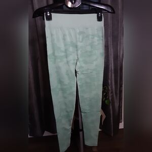 *SUMMER CLEARANCE* NWOT RAWGEAR MINT GREEN CAMOUFLAGE LEGGINGS SIZE MEDIUM